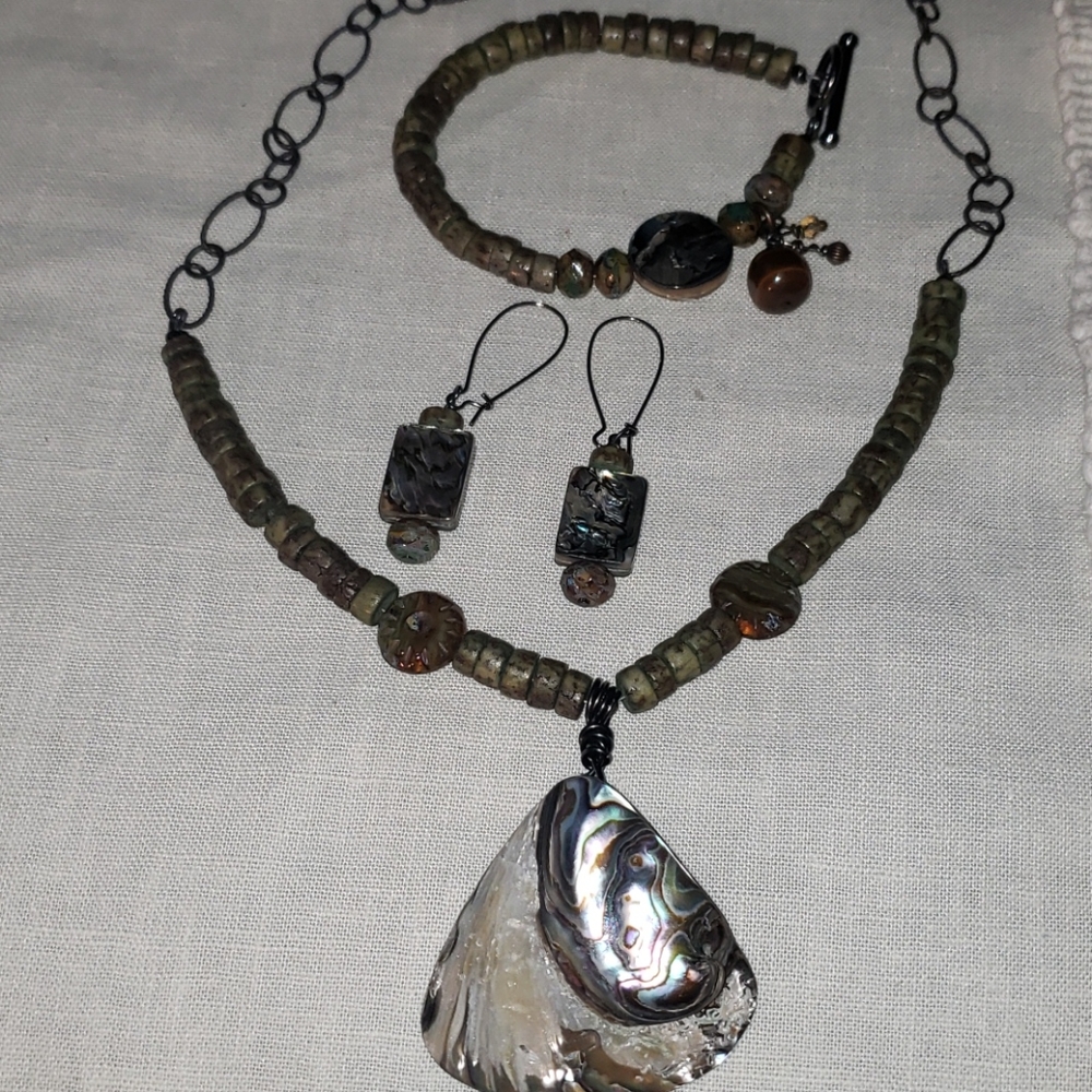 Abalone shell and stone bead jewelry set